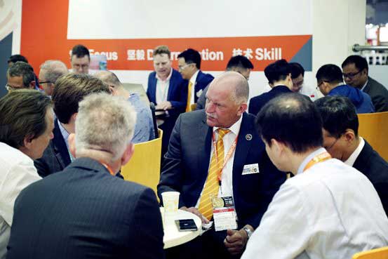 Mr. Corbey, GM of Chen Hsong Europe, with clients in Chinaplas 2018
